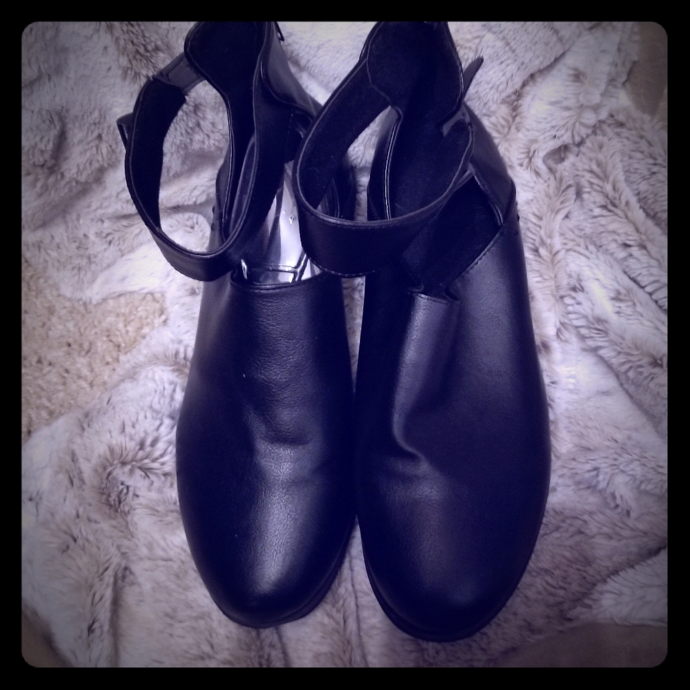 Ankle booties, black